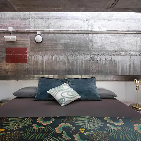 The Loft - With Private Pool & Jacuzzi *